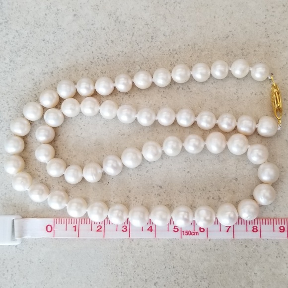 REAL Classic Pearl Necklace - Picture 3 of 4